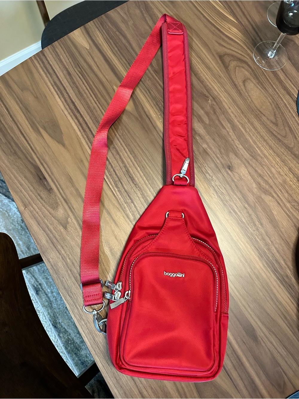 Baggallini Central Park Sling